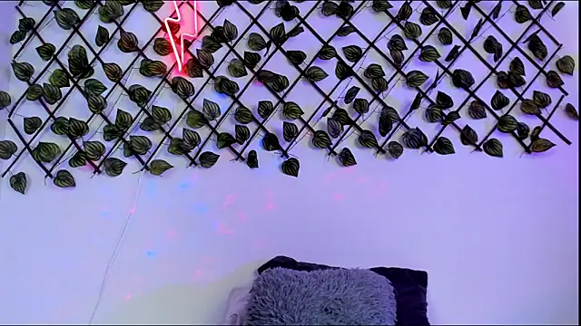 Shinny Crystal online show from October 2025 01:25:01 PM