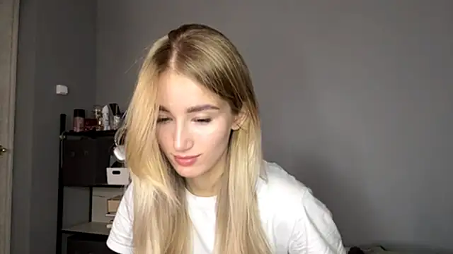 Snapshot of SweetCatherine chatting on October 2025 08:33:02 AM SweetCatherine online show from October 2025 08:33:02 AM