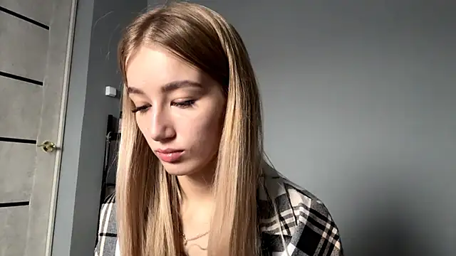 Snapshot of SweetCatherine chatting on October 2025 06:13:02 AM SweetCatherine online show from October 2025 06:13:02 AM