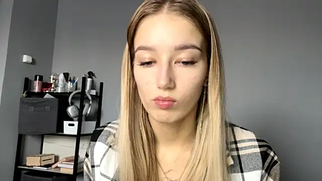 Snapshot of SweetCatherine chatting on October 2025 06:02:02 AM SweetCatherine online show from October 2025 06:02:02 AM