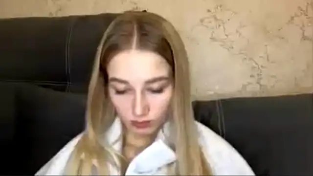 Snapshot of SweetCatherine chatting on November 2025 09:43:01 AM SweetCatherine online show from November 2025 09:43:01 AM