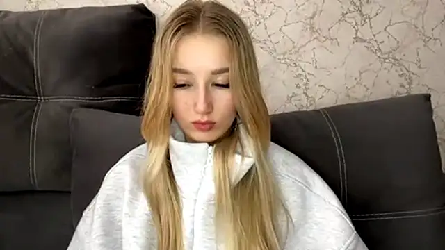 Snapshot of SweetCatherine chatting on November 2025 04:44:02 AM SweetCatherine online show from November 2025 04:44:02 AM