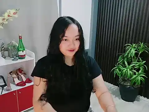 Snapshot of UrFavouriteCravings chatting on December 2025 01:43:02 AM UrFavouriteCravings online show from December 2025 01:43:02 AM