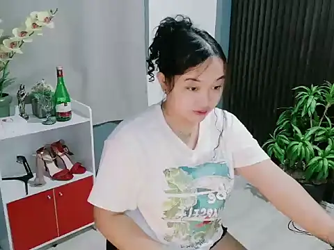 Snapshot of UrFavouriteCravings chatting on December 2025 02:01:02 PM UrFavouriteCravings online show from December 2025 02:01:02 PM