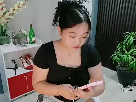 Snapshot of UrFavouriteCravings chatting on December 2025 02:41:01 AM UrFavouriteCravings online show from December 2025 02:41:01 AM