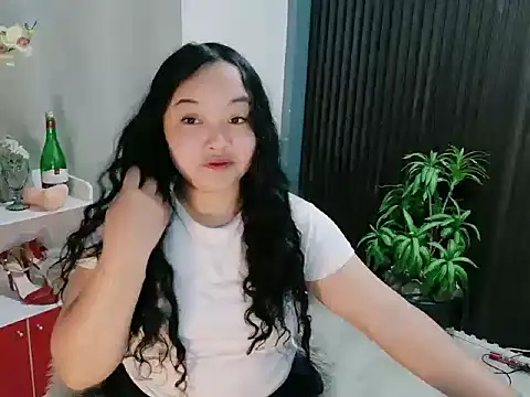 Snapshot of UrFavouriteCravings chatting on January 2026 03:50:01 PM UrFavouriteCravings online show from January 2026 03:50:01 PM