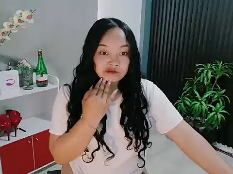 Snapshot of UrFavouriteCravings chatting on February 2026 02:39:02 AM UrFavouriteCravings online show from February 2026 02:39:02 AM