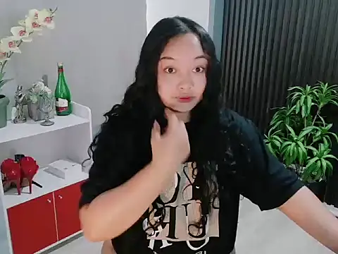 Snapshot of UrFavouriteCravings chatting on February 2026 02:27:02 AM UrFavouriteCravings online show from February 2026 02:27:02 AM