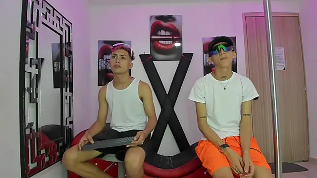 VERY HOT GUYS online show from November 2025 01:33:02 AM