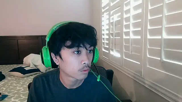 youngasianboy2007 online show from April 2026 05:07:02 PM