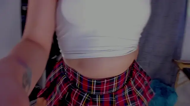 Snapshot of AmaruBloom chatting on October 2025 01:00:02 AM AmaruBloom online show from October 2025 01:00:02 AM