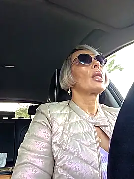 KirraWhite online show from October 2025 06:03:02 AM