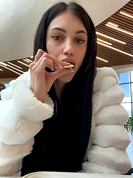 Snapshot of ilariea_girl chatting on October 2025 02:01:01 PM ilariea girl online show from October 2025 02:01:01 PM