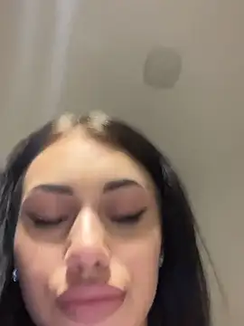 Snapshot of ilariea_girl chatting on November 2025 09:42:02 PM ilariea girl online show from November 2025 09:42:02 PM