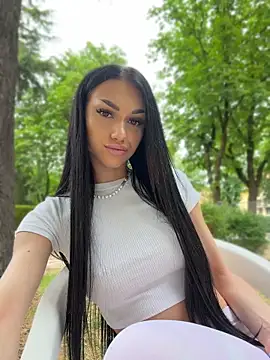 Snapshot of ilariea_girl chatting on May 2026 03:39:02 PM ilariea girl online show from May 2026 03:39:02 PM