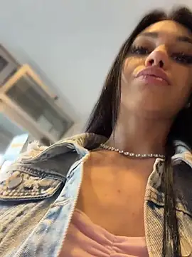 Snapshot of ilariea_girl chatting on May 2026 04:15:02 PM ilariea girl online show from May 2026 04:15:02 PM