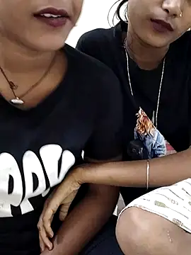 Snapshot of Unique_girls90 chatting on November 2025 03:02:01 PM Unique girls90 online show from November 2025 03:02:01 PM