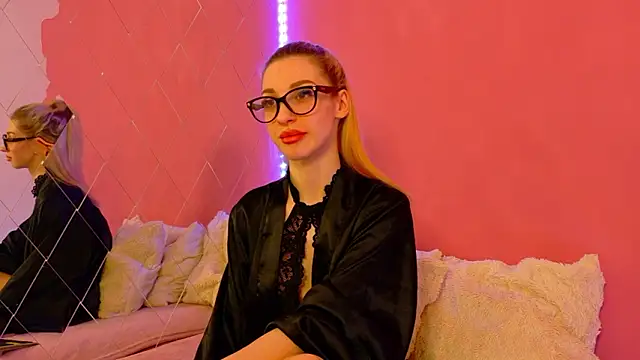 Snapshot of Sia_a chatting on February 2026 05:11:01 AM Sia a online show from February 2026 05:11:01 AM