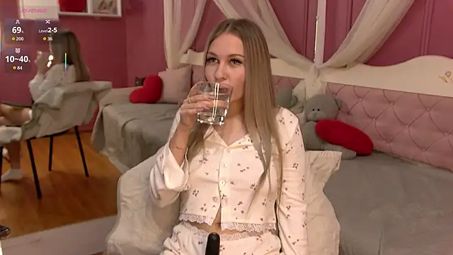 Snapshot of AnySlim chatting on November 2025 03:33:01 PM AnySlim online show from November 2025 03:33:01 PM