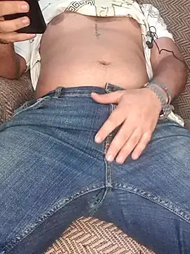 Snapshot of Tiktoker04 chatting on October 2025 03:35:01 PM Tiktoker04 online show from October 2025 03:35:01 PM