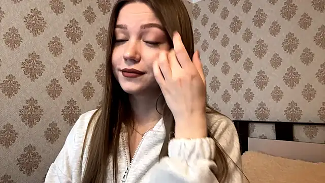 Snapshot of KissMeViolet chatting on October 2025 04:51:02 AM KissMeViolet online show from October 2025 04:51:02 AM