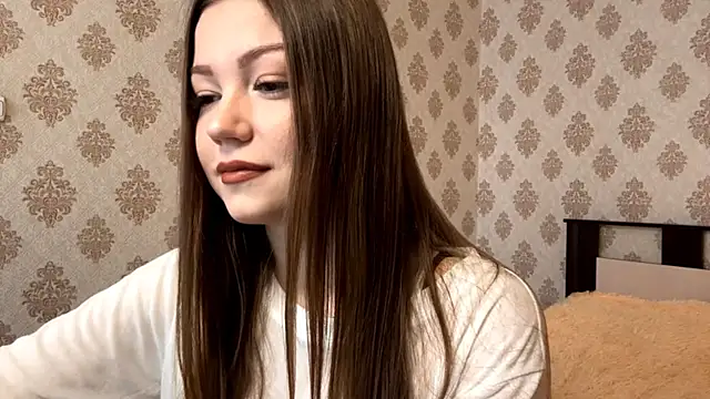 Snapshot of KissMeViolet chatting on October 2025 03:39:02 AM KissMeViolet online show from October 2025 03:39:02 AM