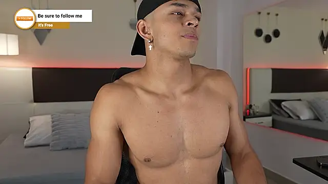 Snapshot of DanteeStone chatting on October 2025 08:48:01 PM DanteeStone online show from October 2025 08:48:01 PM