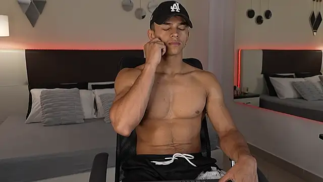 Snapshot of DanteeStone chatting on October 2025 08:19:02 PM DanteeStone online show from October 2025 08:19:02 PM