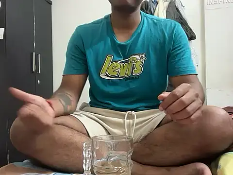 Snapshot of YourBlackBull chatting on November 2025 07:13:01 PM YourBlackBull online show from November 2025 07:13:01 PM