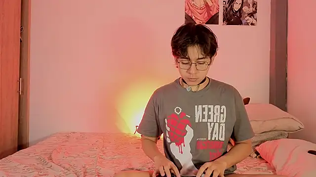 Snapshot of Darcy_and_Stolas chatting on November 2025 06:25:02 AM Darcy and Stolas online show from November 2025 06:25:02 AM