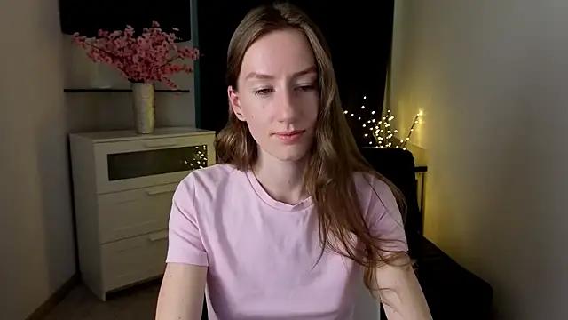 Snapshot of GoldenRose_ chatting on February 2026 01:32:02 PM GoldenRose online show from February 2026 01:32:02 PM