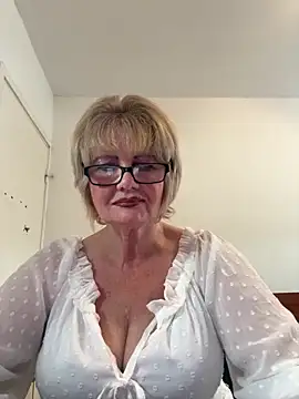 Snapshot of BoloshkaBlonda chatting on June 2026 04:22:02 PM BoloshkaBlonda online show from June 2026 04:22:02 PM