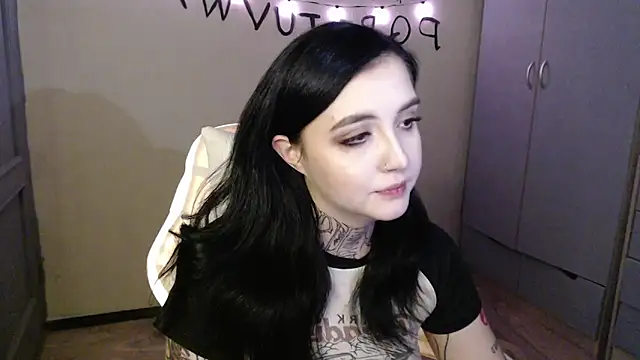 Snapshot of Rin_andersonn chatting on November 2025 08:22:02 PM Rin andersonn online show from November 2025 08:22:02 PM