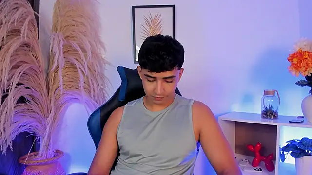 Snapshot of Thiago_Connor21 chatting on May 2026 11:45:02 PM Thiago Connor21 online show from May 2026 11:45:02 PM