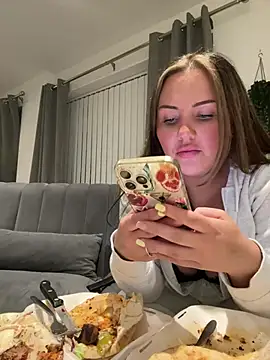 lolabeara online show from April 2026 09:52:01 PM