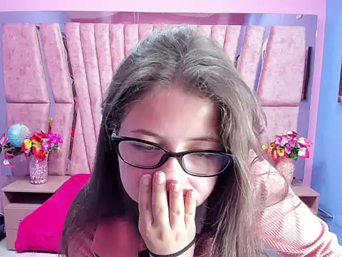 Snapshot of sarah_sweett_ chatting on October 2025 01:42:02 PM sarah sweett online show from October 2025 01:42:02 PM