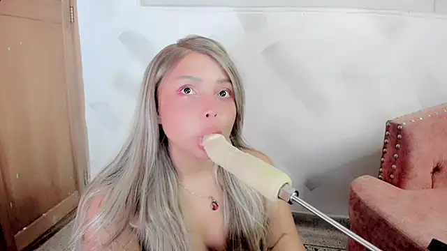 Molly Logan online show from February 2026 08:18:01 PM