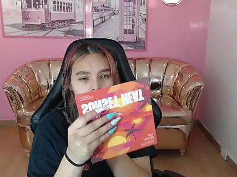 mia foster t online show from October 2025 12:37:02 PM