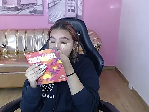 mia foster t online show from October 2025 01:01:01 PM