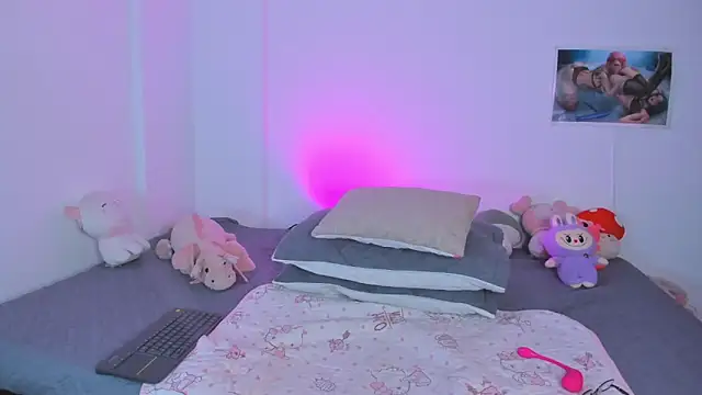 Miaengels  online show from April 2026 02:21:01 PM