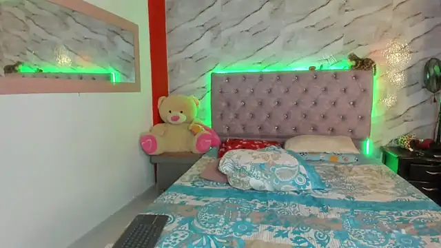 Stefany Andruw online show from November 2025 01:55:02 PM