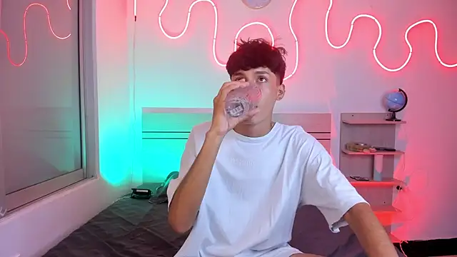 luccas ferreira online show from November 2025 07:12:01 PM