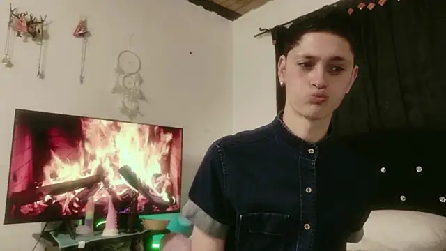 Tyler cat online show from October 2025 11:54:01 AM