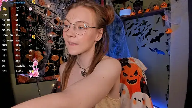 lyra thenymph online show from October 2025 11:33:02 AM