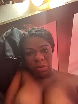 Snapshot of Priihmedeiros chatting on February 2026 01:14:01 PM Priihmedeiros online show from February 2026 01:14:01 PM