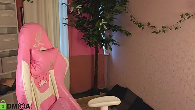 L1na Reeds online show from April 2026 01:11:01 AM