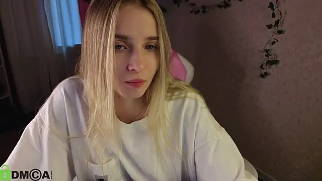 Snapshot of L1na_Reeds chatting on April 2026 03:48:02 AM L1na Reeds online show from April 2026 03:48:02 AM