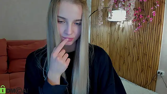 Snapshot of L1na_Reeds chatting on May 2026 01:12:01 AM L1na Reeds online show from May 2026 01:12:01 AM