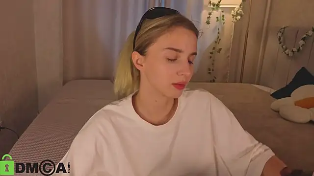 L1na Reeds online show from July 2026 01:12:02 AM