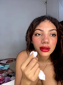 Azza  Slimene online show from October 2025 02:13:01 PM